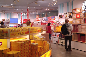 福岡空港 国内線旅客ターミナル 2F 売店｢博多土産 by 菊ひら｣